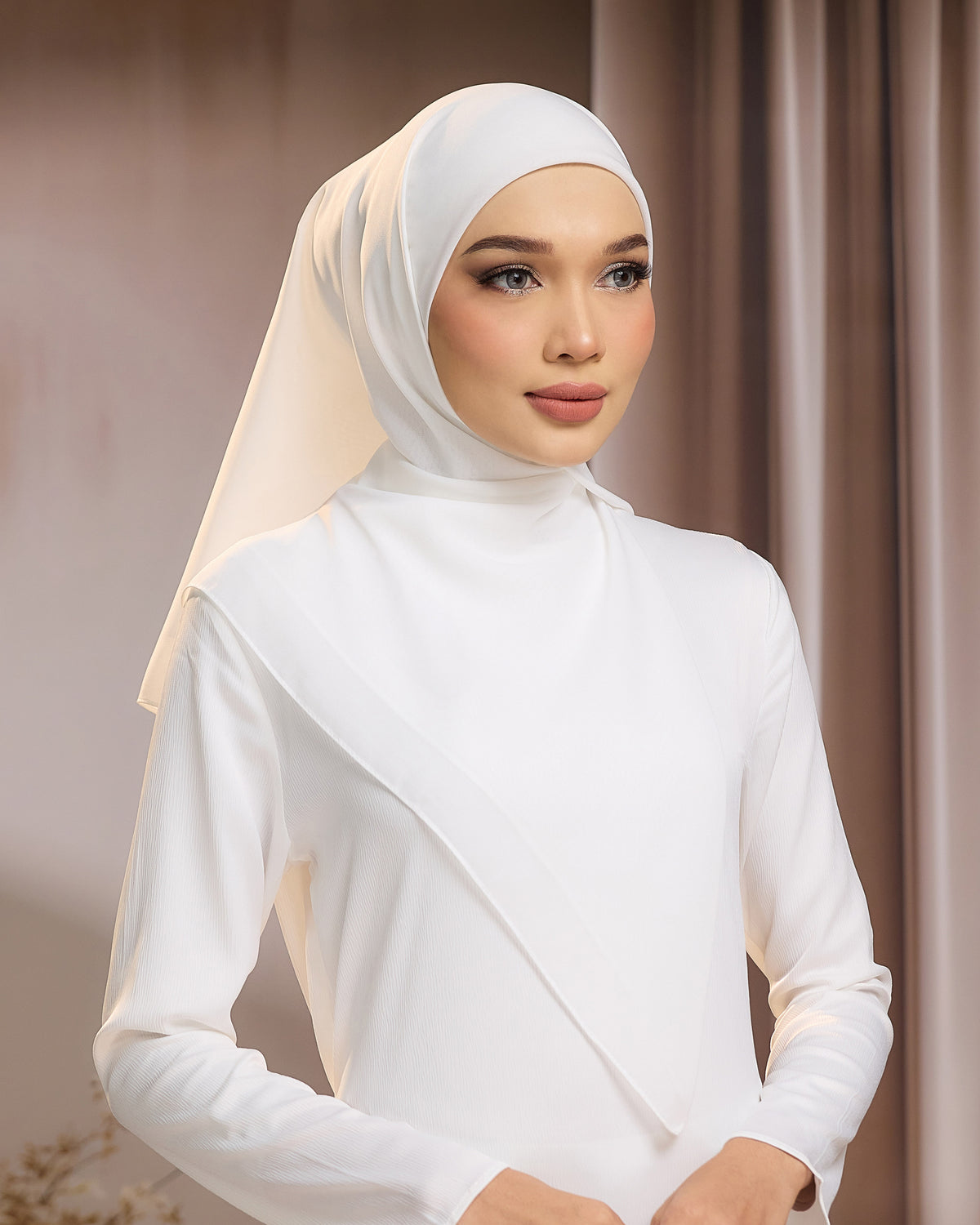 AYU BAWAL - OFF WHITE | LIGHTWEIGHT SQUARE BAWAL