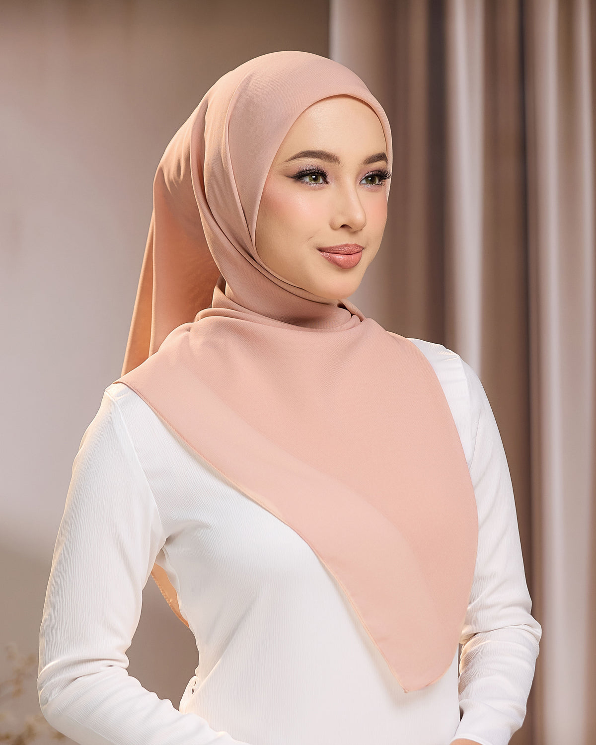 AYU BAWAL - PEACH | LIGHTWEIGHT SQUARE BAWAL
