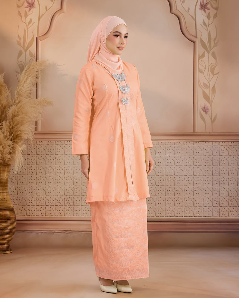 KURUNG ANGGUN (KEBAYA) | PEACH - SILVER