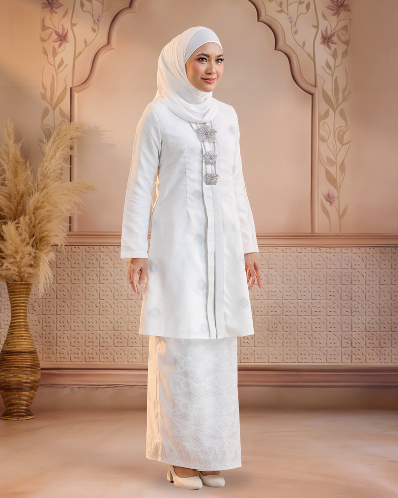 KURUNG ANGGUN (KEBAYA) | WHITE - SILVER