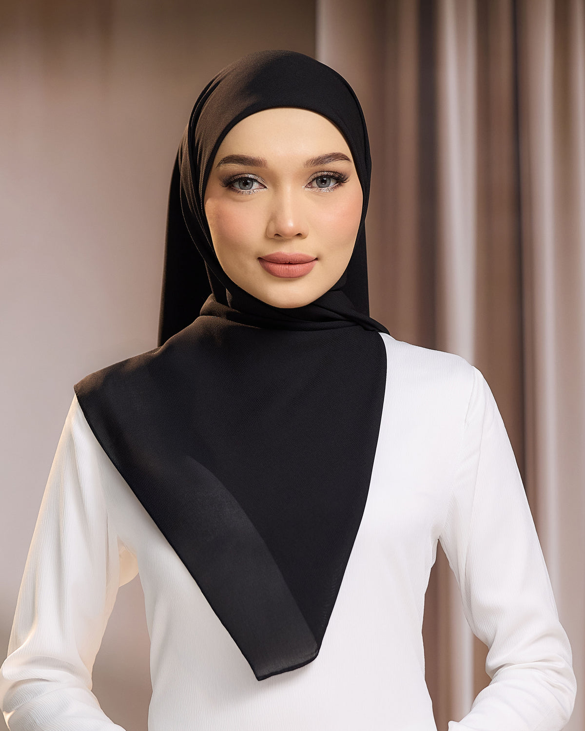 AYU BAWAL - BLACK | LIGHTWEIGHT SQUARE BAWAL