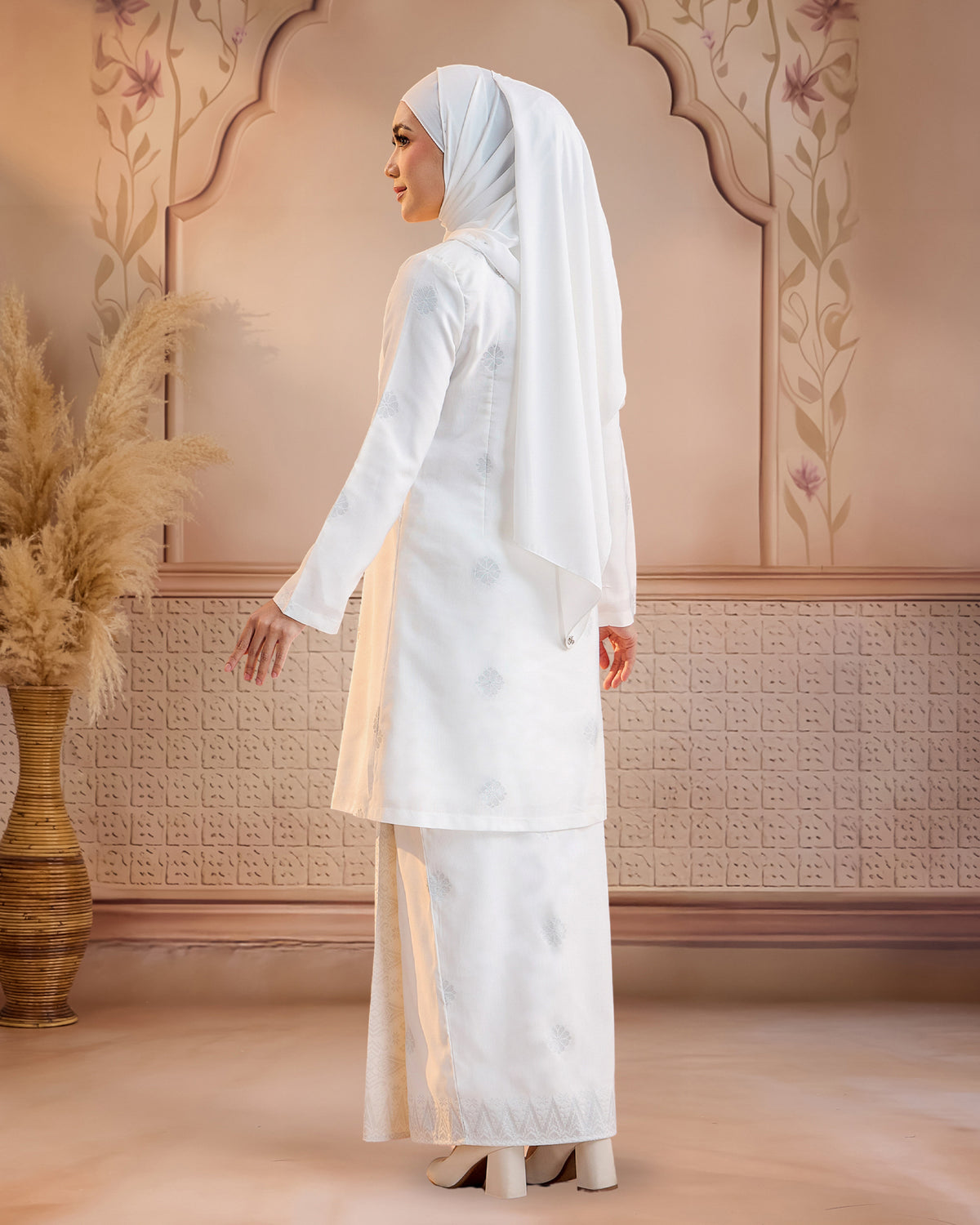 KURUNG ANGGUN (KEBAYA) | WHITE - SILVER