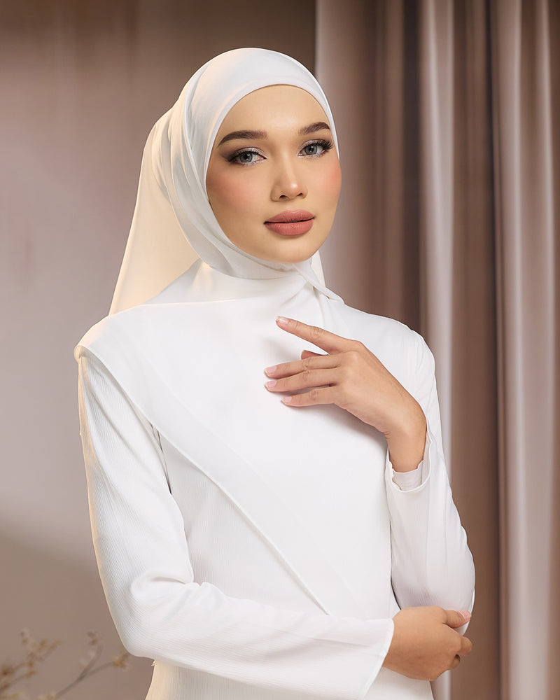 AYU BAWAL - OFF WHITE | LIGHTWEIGHT SQUARE BAWAL