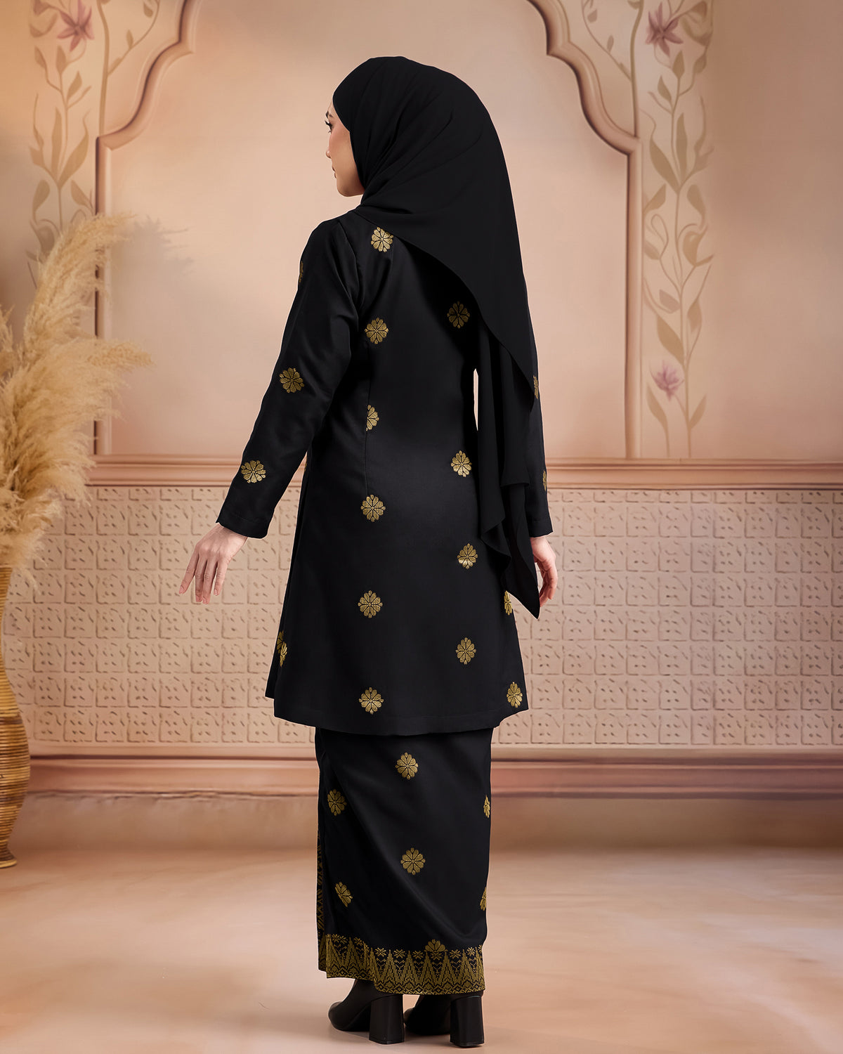 KURUNG ANGGUN (KEBAYA) | BLACK - GOLD