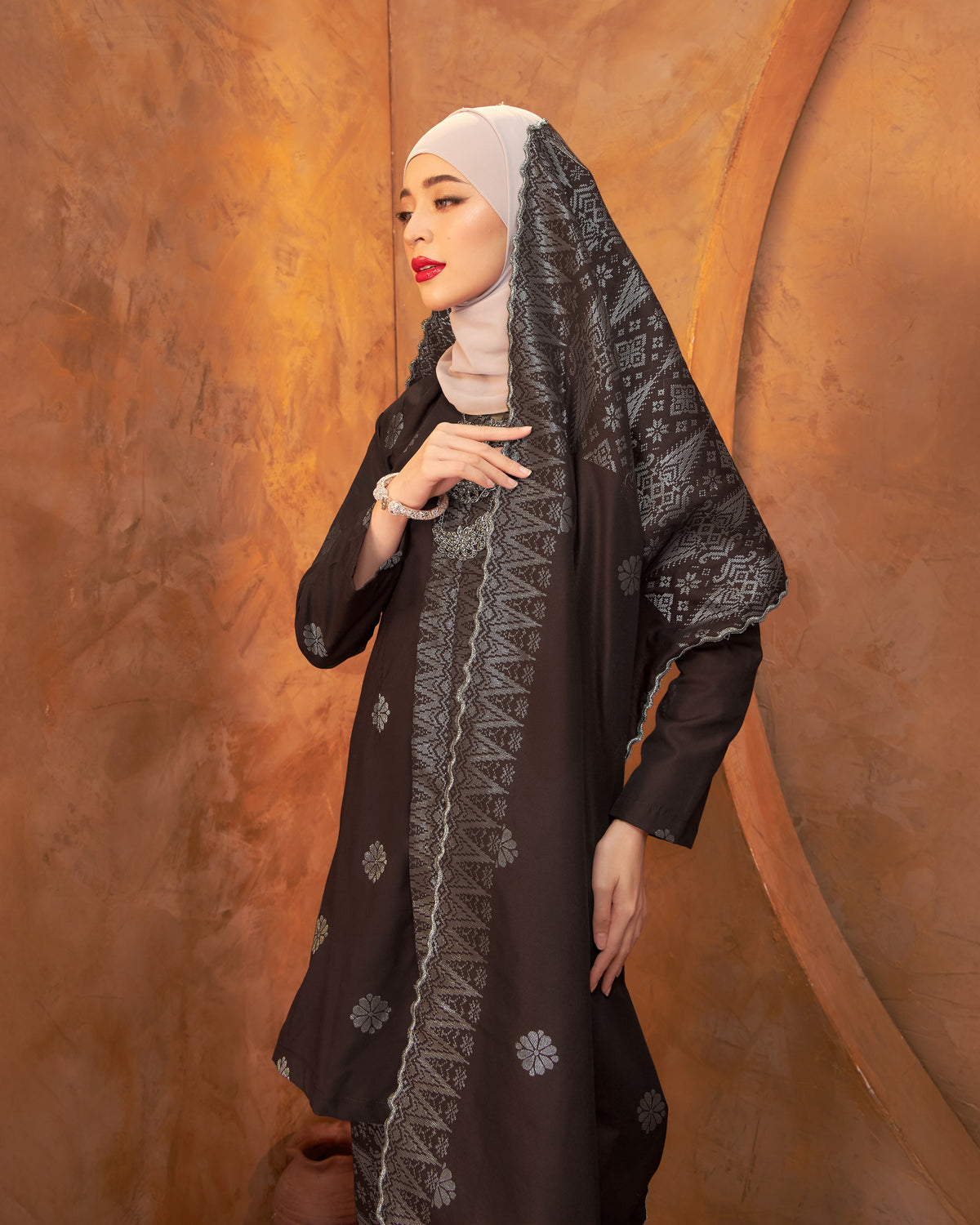 Selendang Songket | Rich Brown (Thalia)