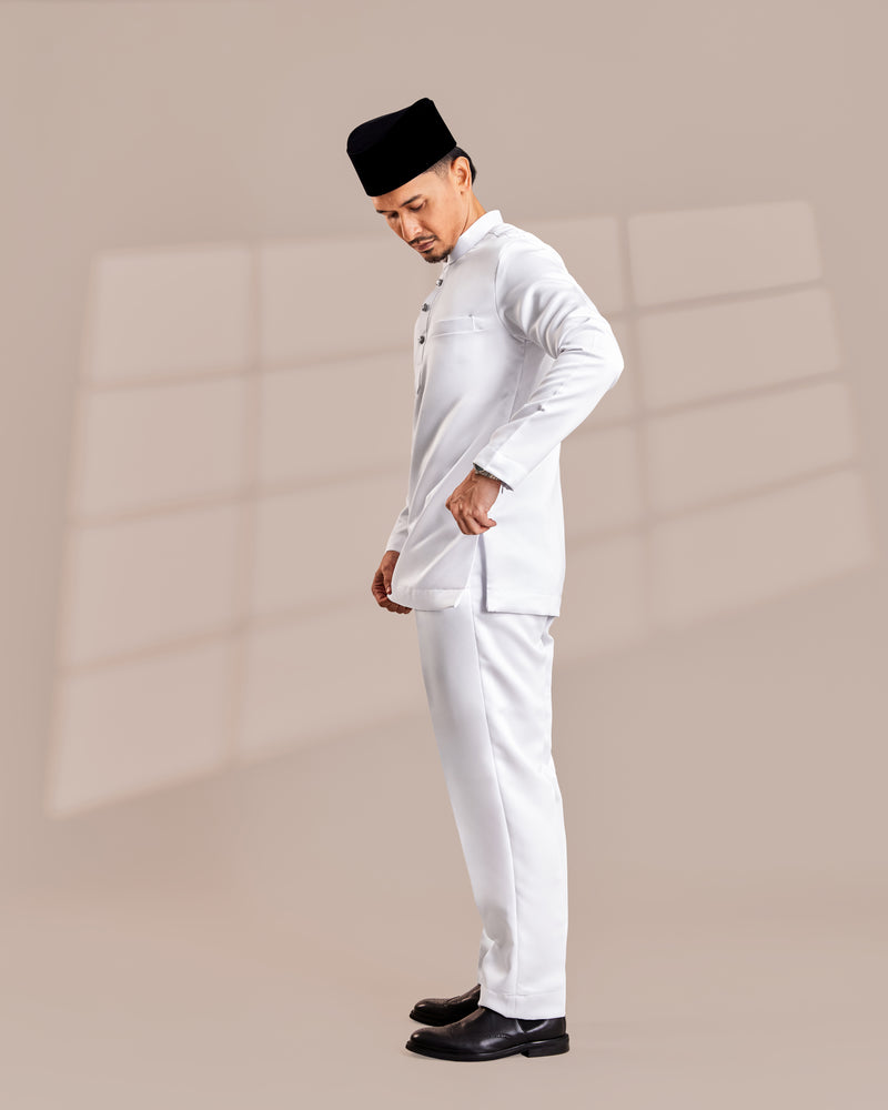 PURE WHITE