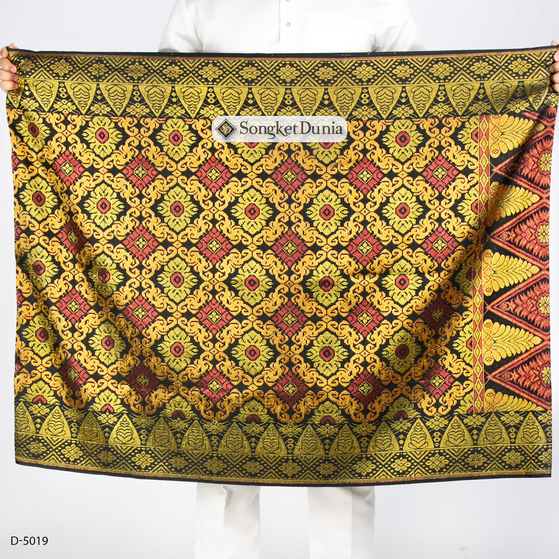 BLACK GOLD - Red (D-5019) | Majestic